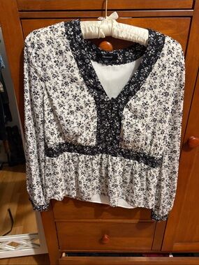 Madewell Black & White Floral V-Neck Peplum Top